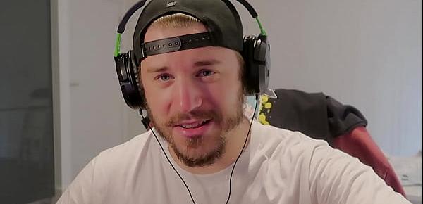 She Found a Very SHOCKING Photo on Her Phone (Fap CEO) [Uncensored]